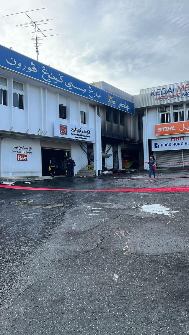 Low San Hardware: Batu Bersurat – Reka Bentuk Unik & Kualiti Tinggi