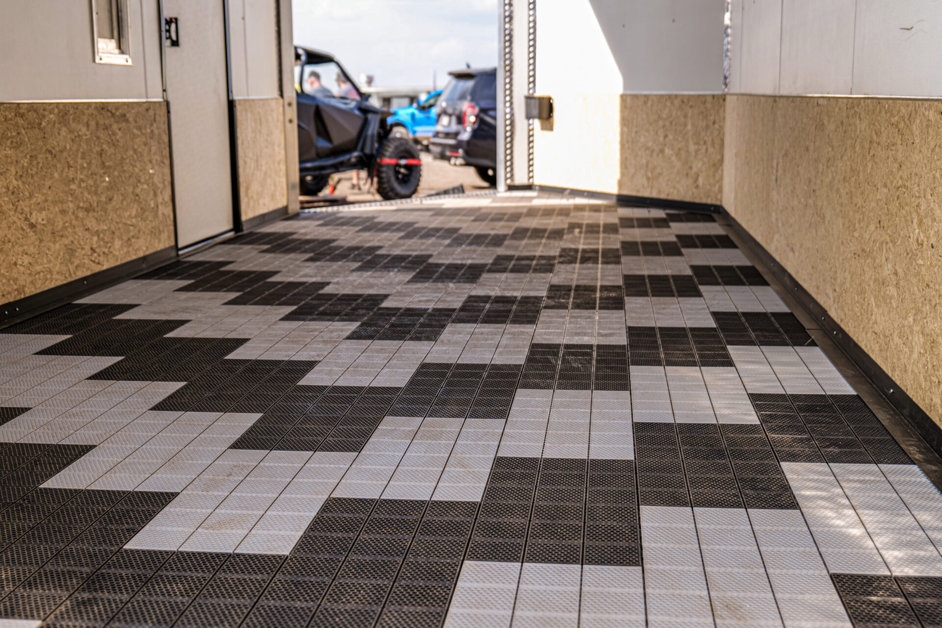 Calibe Floor Tiles Construction Co. – Pemasangan Jubin Lantai Berkualiti Tinggi | Perkhidmatan Pembinaan